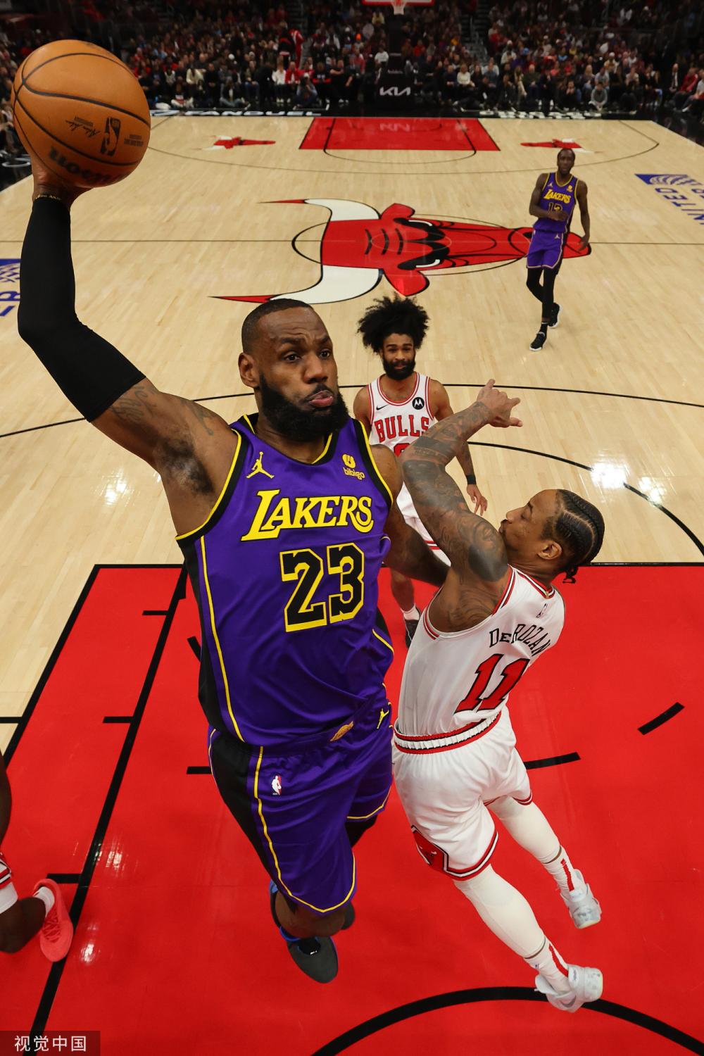 更显示出俱 更显示出俱